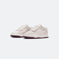 W Nike Dunk Low "V-Day"