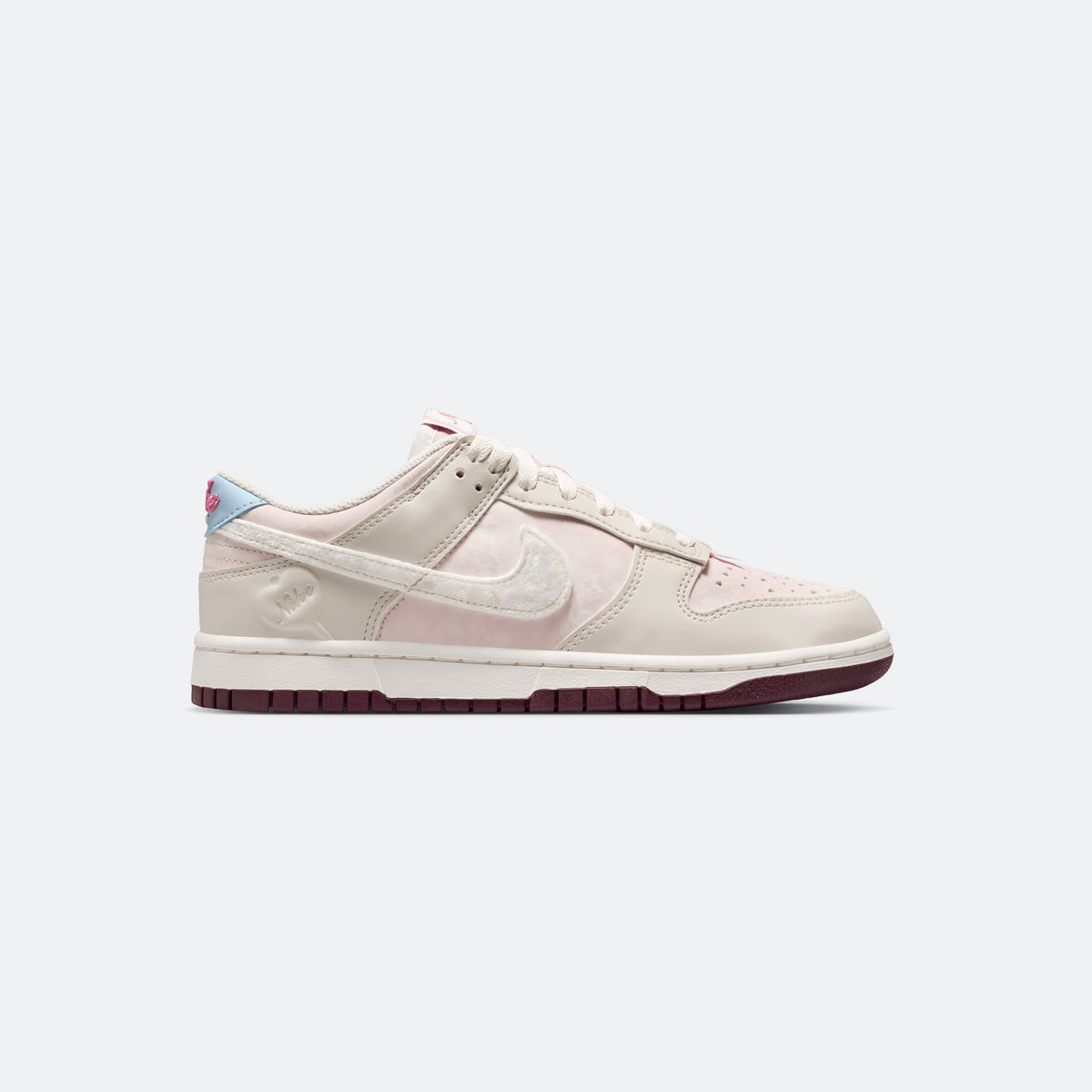 W Nike Dunk Low "V-Day"